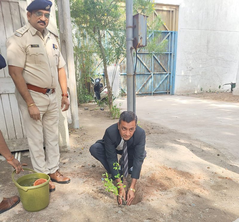 મોરબી સબ જેલ ખાતે વૃક્ષારોપણ કાર્યક્રમ યોજાયો